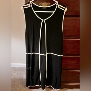 EUC! Classic Black and Cream Sleeveless Cardigan from Talbots—Size—Large